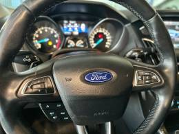 FORD - FOCUS - 2015/2016 - Branca - R$ 68.900,00