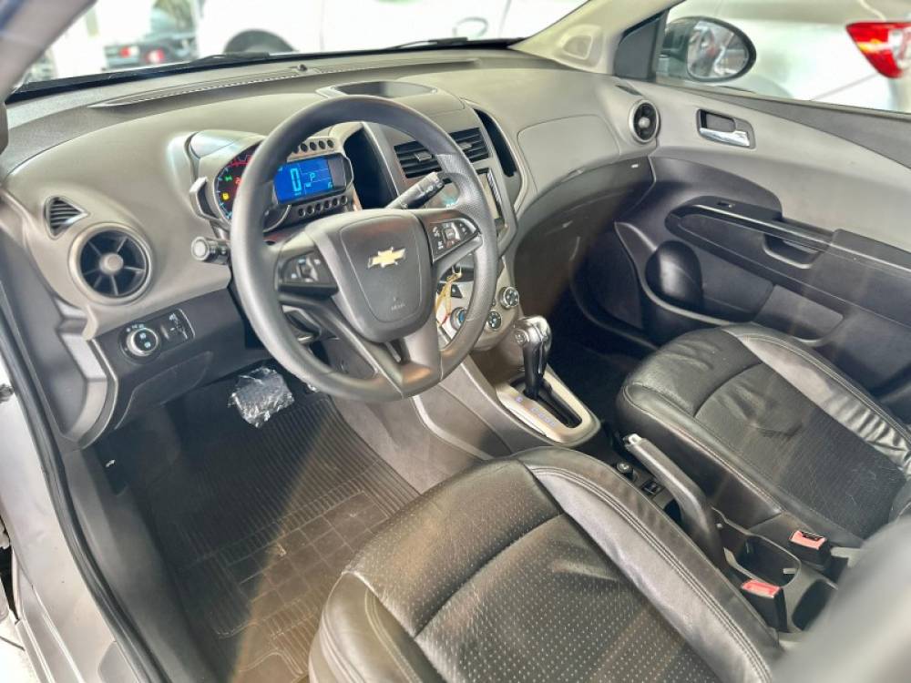 CHEVROLET - SONIC - 2013/2014 - Branca - R$ 43.900,00