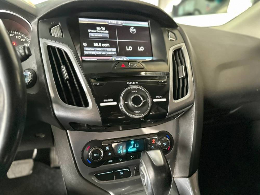 FORD - FOCUS - 2014/2014 - Branca - R$ 58.900,00