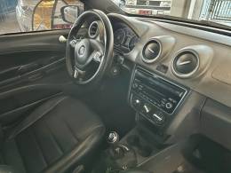 VOLKSWAGEN - SAVEIRO - 2013/2014 - Branca - R$ 63.900,00
