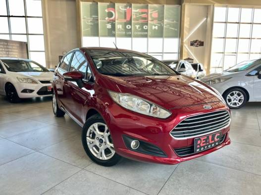 FORD - FIESTA - 2014/2015 - Vermelha - R$ 44.900,00