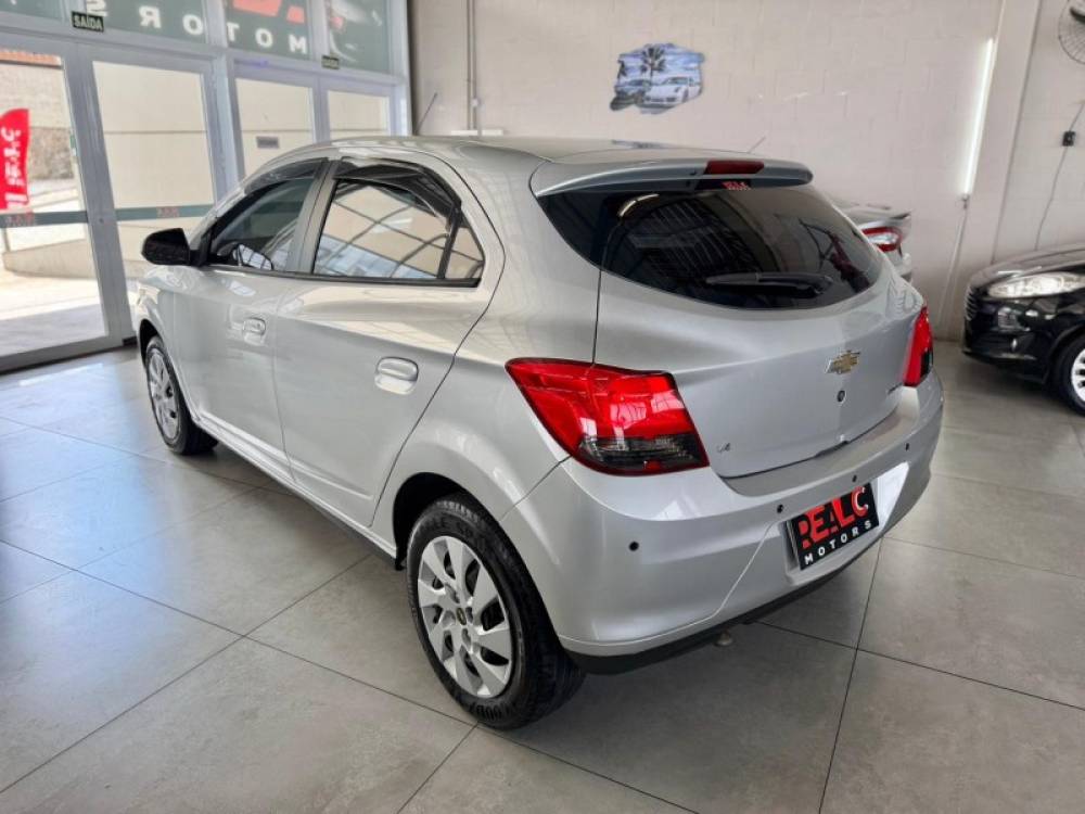 CHEVROLET - ONIX - 2014/2014 - Prata - R$ 46.900,00