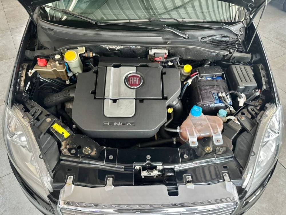 FIAT - LINEA - 2010/2011 - Preta - R$ 30.900,00