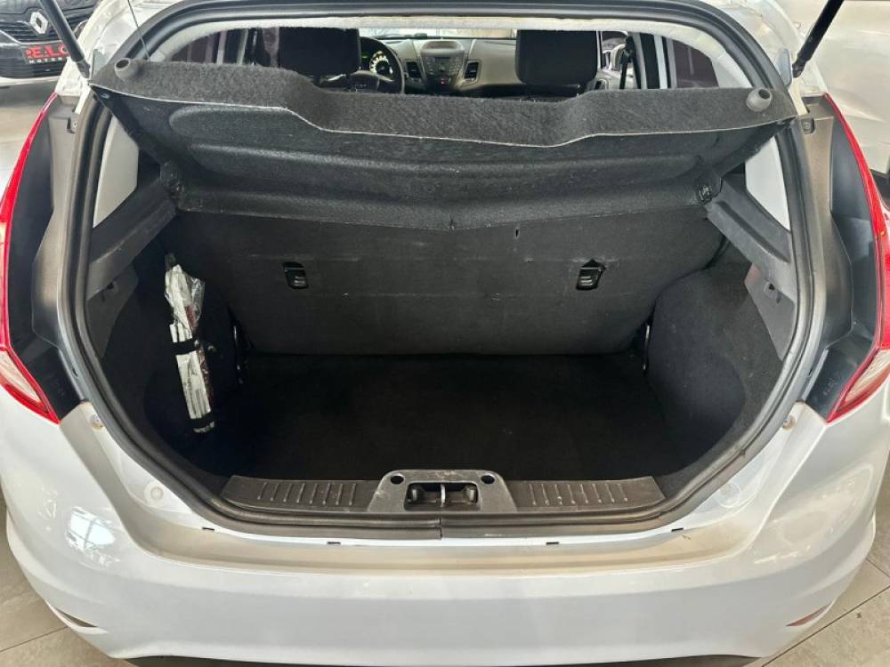 FORD - FIESTA - 2013/2014 - Branca - R$ 43.900,00
