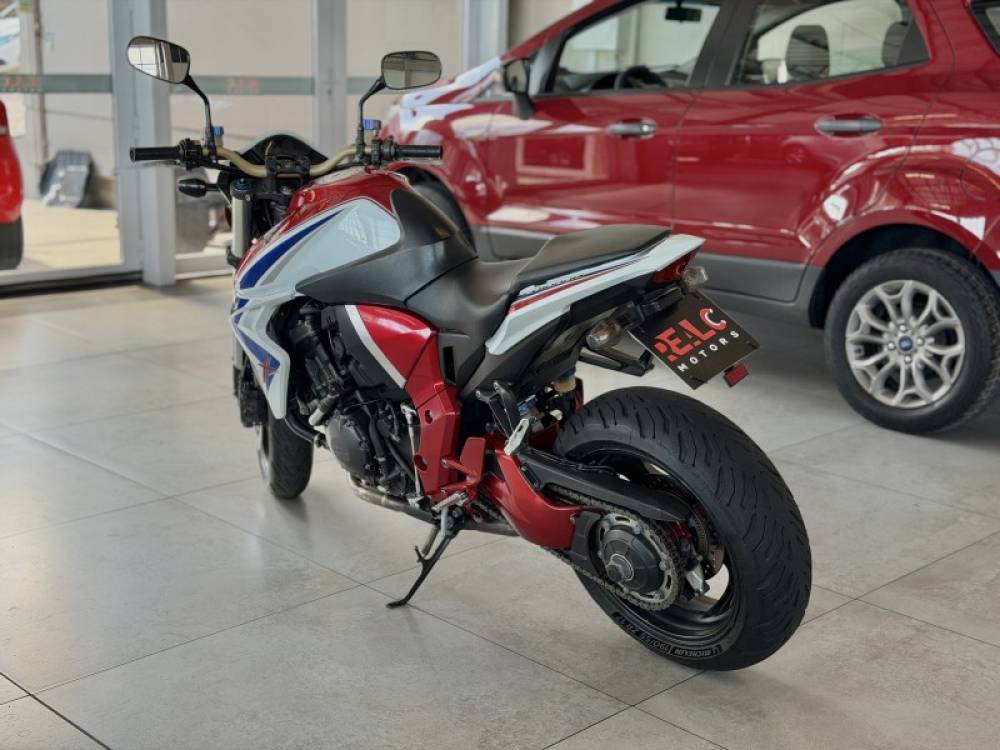 HONDA - CB 1000R - 2015/2015 - Vermelha - R$ 53.900,00