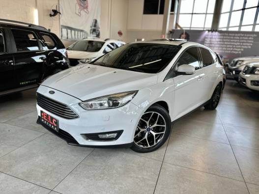 FORD - FOCUS - 2015/2016 - Branca - R$ 68.900,00