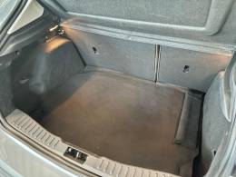 FORD - FOCUS - 2015/2016 - Branca - R$ 68.900,00