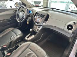 CHEVROLET - SONIC - 2013/2014 - Branca - R$ 42.900,00