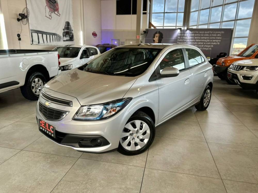 CHEVROLET - ONIX - 2014/2015 - Prata - R$ 48.900,00