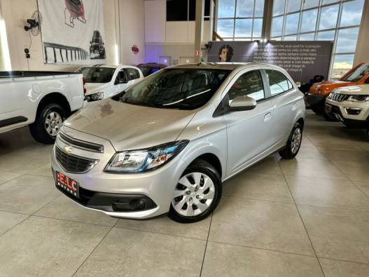 CHEVROLET - ONIX - 2014/2015 - Prata - R$ 48.900,00