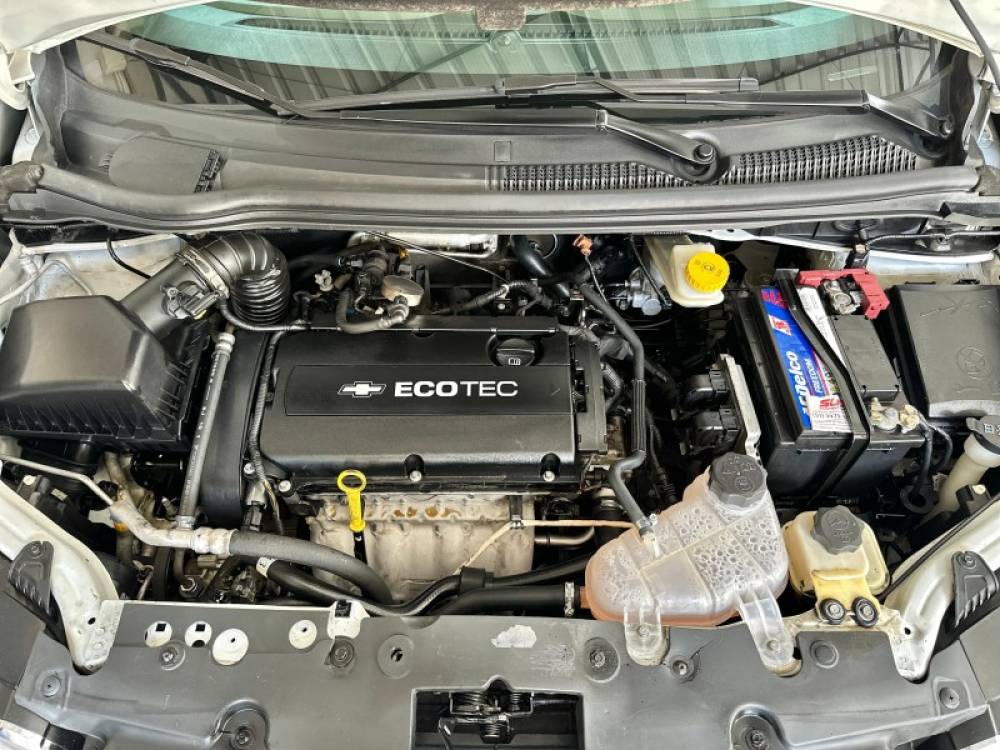 CHEVROLET - SONIC - 2013/2014 - Branca - R$ 43.900,00