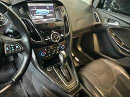 FORD - FOCUS - 2015/2016 - Branca - R$ 66.900,00