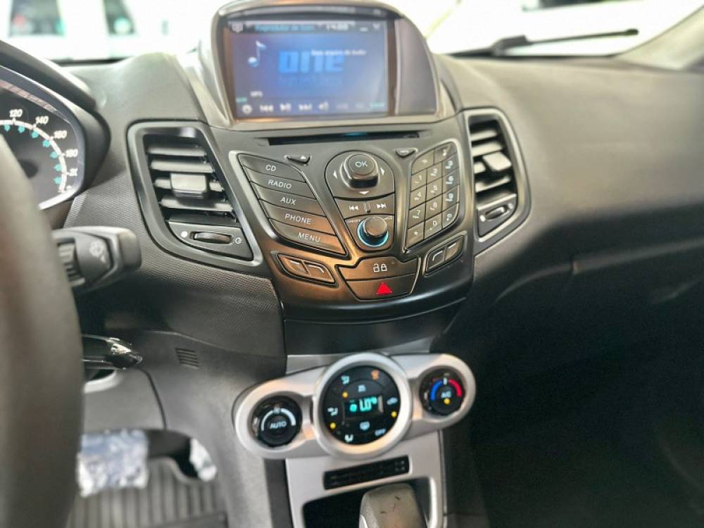 FORD - FIESTA - 2014/2015 - Branca - R$ 44.900,00