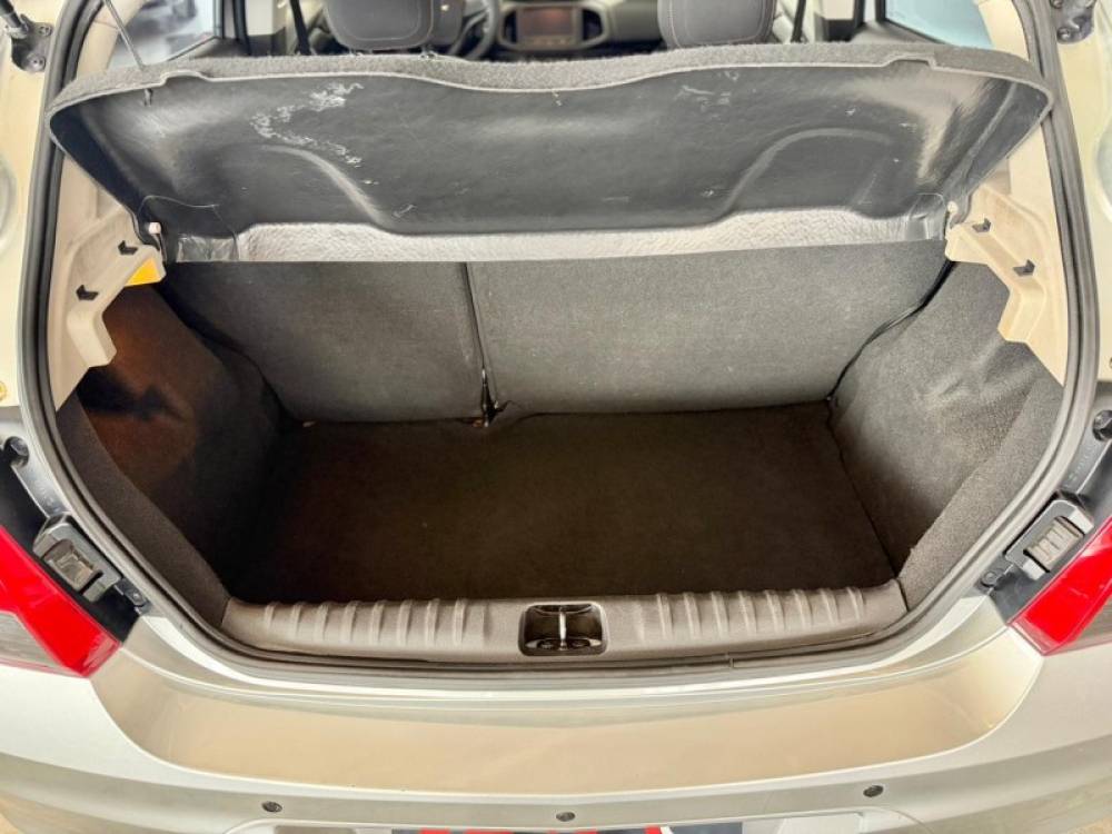 CHEVROLET - ONIX - 2014/2014 - Prata - R$ 46.900,00