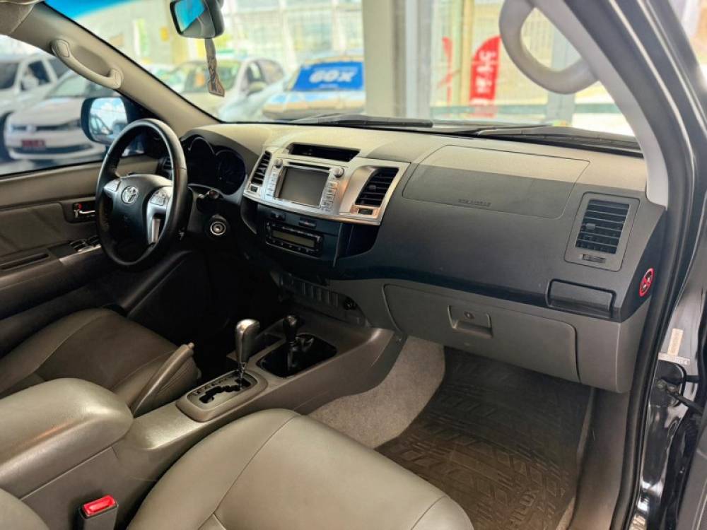 TOYOTA - HILUX - 2014/2014 - Preta - R$ 144.900,00