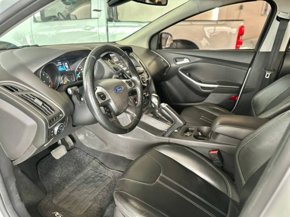 FORD - FOCUS - 2014/2014 - Branca - R$ 58.900,00