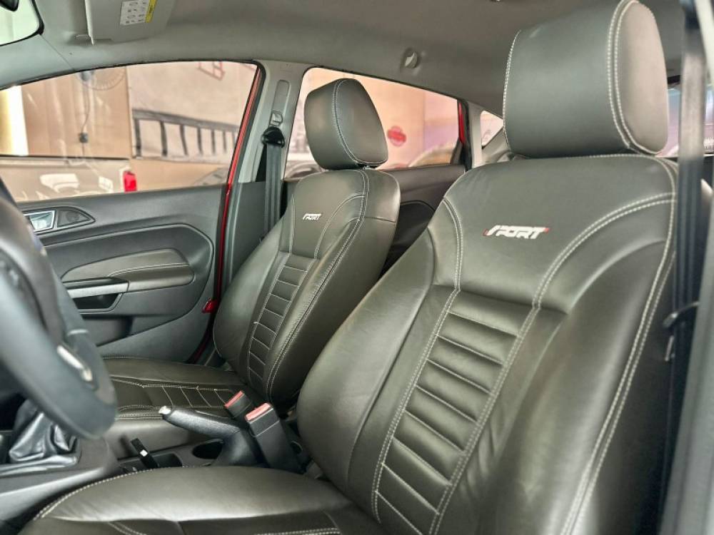 FORD - FIESTA - 2016/2016 - Vermelha - R$ 58.900,00