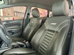 FORD - FIESTA - 2016/2016 - Vermelha - R$ 58.900,00