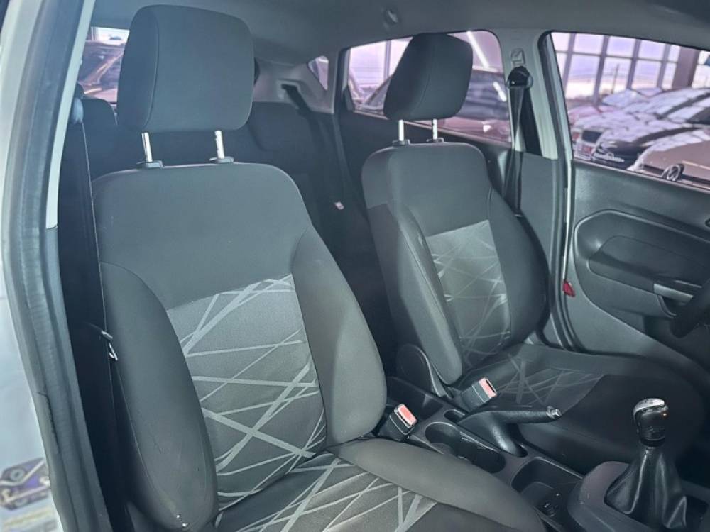 FORD - FIESTA - 2013/2014 - Branca - R$ 43.900,00