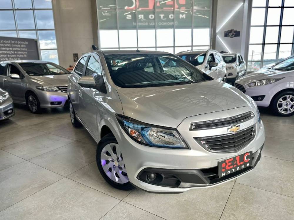 CHEVROLET - ONIX - 2014/2015 - Prata - R$ 48.900,00