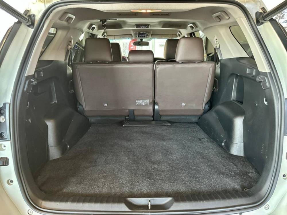 TOYOTA - HILUX SW4 - 2016/2017 - Branca - R$ 214.900,00