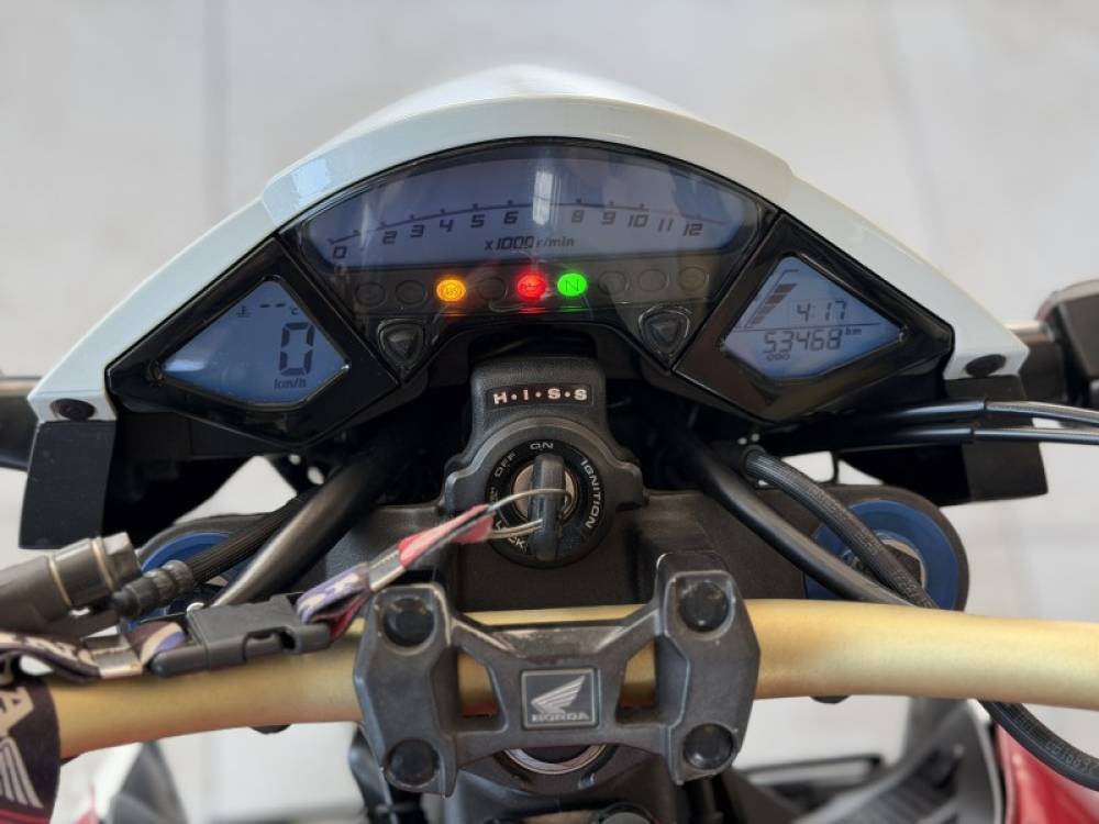 HONDA - CB 1000R - 2015/2015 - Vermelha - R$ 53.900,00