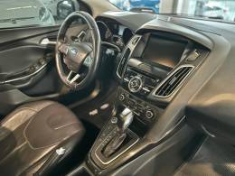 FORD - FOCUS - 2015/2016 - Branca - R$ 68.900,00