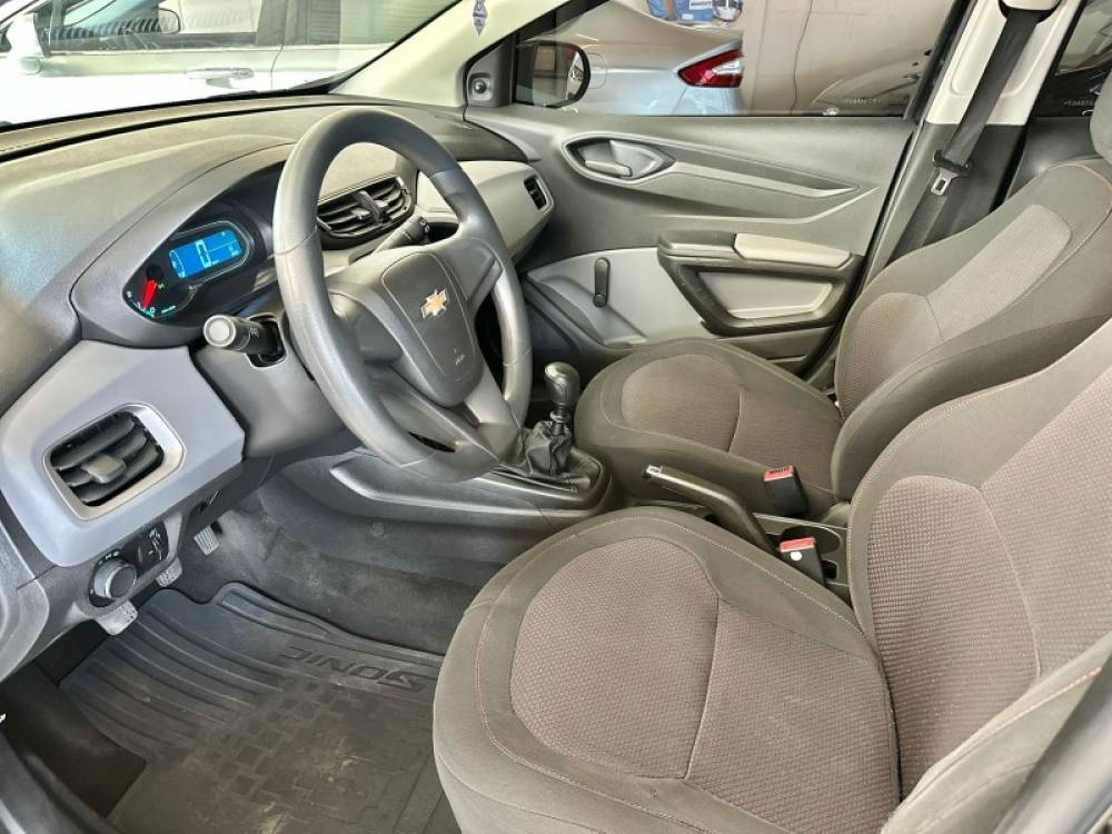 CHEVROLET - ONIX - 2014/2015 - Preta - R$ 41.900,00