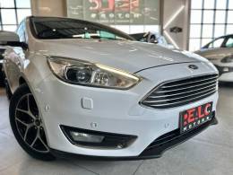 FORD - FOCUS - 2015/2016 - Branca - R$ 68.900,00