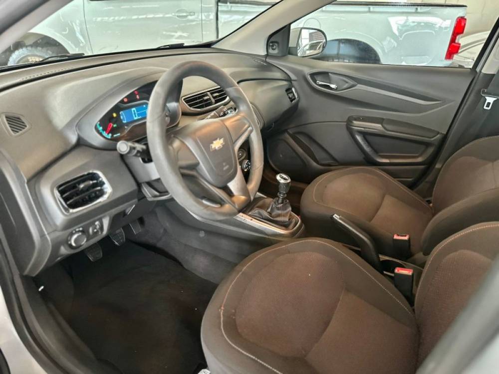 CHEVROLET - ONIX - 2014/2015 - Prata - R$ 48.900,00