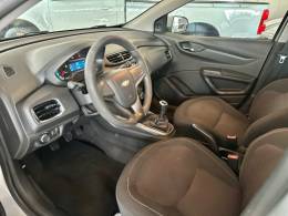 CHEVROLET - ONIX - 2014/2015 - Prata - R$ 48.900,00