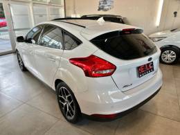 FORD - FOCUS - 2015/2016 - Branca - R$ 66.900,00