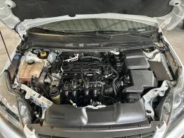 FORD - FOCUS - 2010/2011 - Branca - R$ 41.900,00