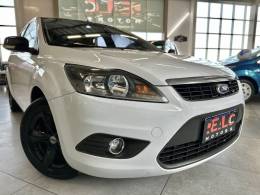 FORD - FOCUS - 2010/2011 - Branca - R$ 41.900,00