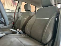 FORD - FIESTA - 2014/2015 - Vermelha - R$ 44.900,00