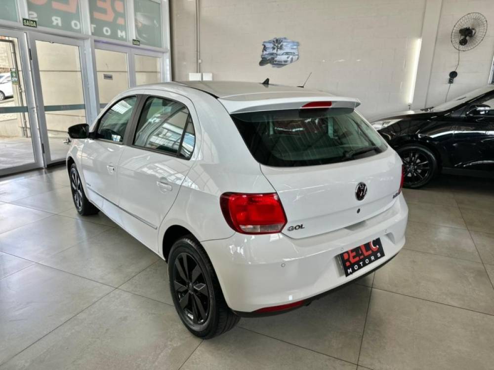 VOLKSWAGEN - GOL - 2015/2015 - Branca - R$ 48.900,00