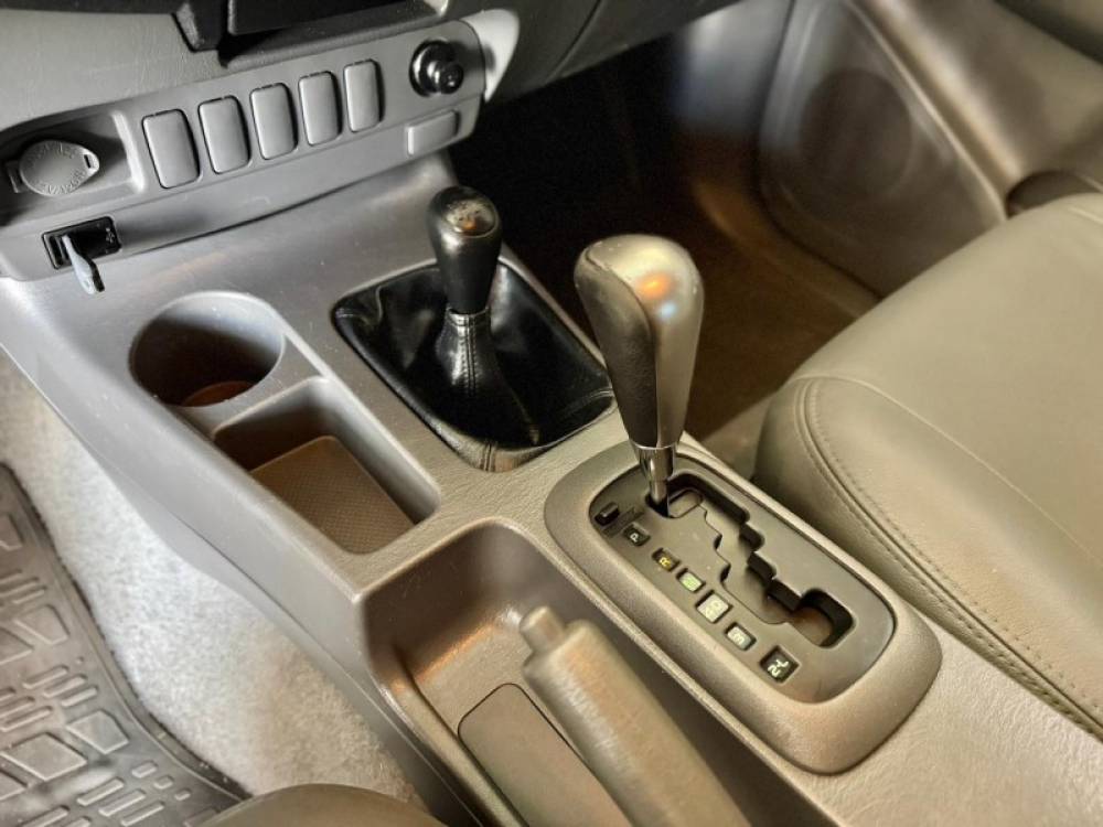 TOYOTA - HILUX - 2014/2014 - Preta - R$ 144.900,00