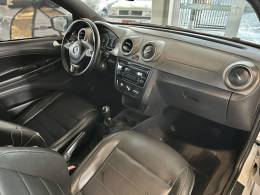 VOLKSWAGEN - SAVEIRO - 2013/2014 - Branca - R$ 63.900,00