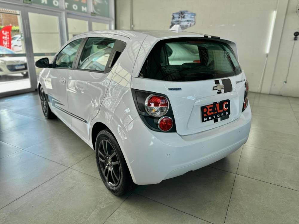 CHEVROLET - SONIC - 2013/2014 - Branca - R$ 43.900,00