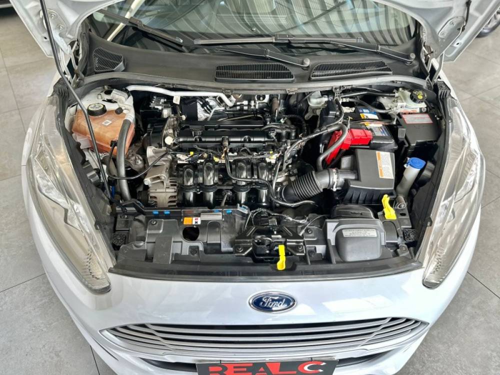 FORD - FIESTA - 2014/2015 - Branca - R$ 44.900,00