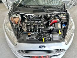 FORD - FIESTA - 2014/2015 - Branca - R$ 44.900,00