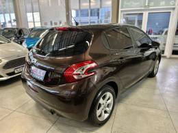 PEUGEOT - 208 - 2013/2014 - Marrom - R$ 38.900,00