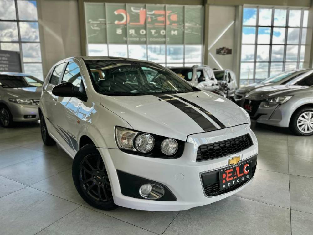 CHEVROLET - SONIC - 2013/2014 - Branca - R$ 43.900,00