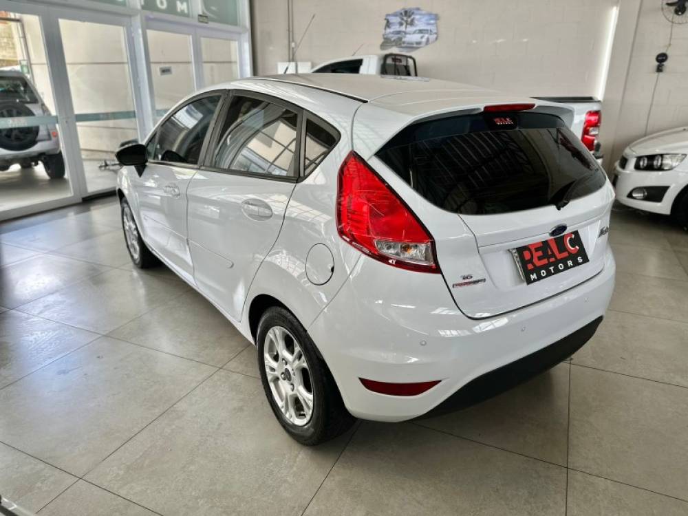 FORD - FIESTA - 2014/2015 - Branca - R$ 44.900,00