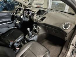 FORD - FIESTA - 2014/2015 - Prata - R$ 45.900,00