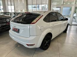 FORD - FOCUS - 2010/2011 - Branca - R$ 41.900,00