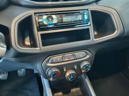 CHEVROLET - ONIX - 2014/2015 - Prata - R$ 48.900,00