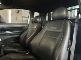 VOLKSWAGEN - SAVEIRO - 2013/2014 - Branca - R$ 63.900,00