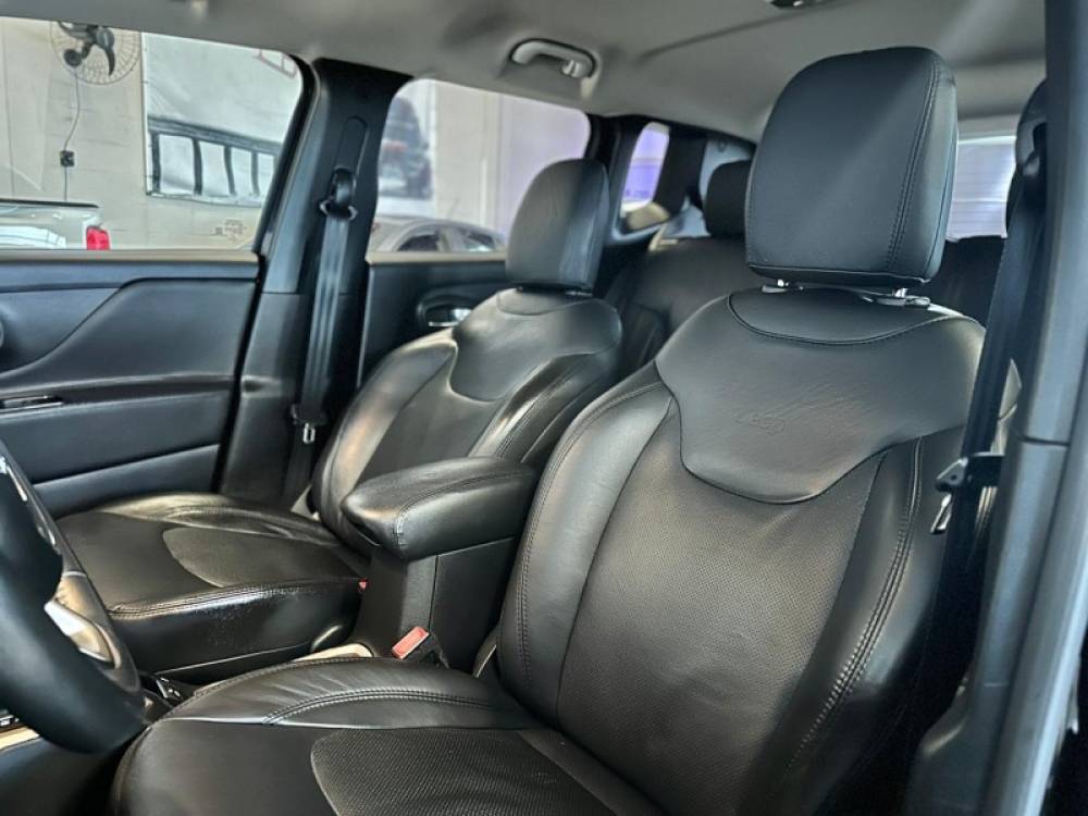 JEEP - RENEGADE - 2015/2016 - Preta - R$ 69.900,00