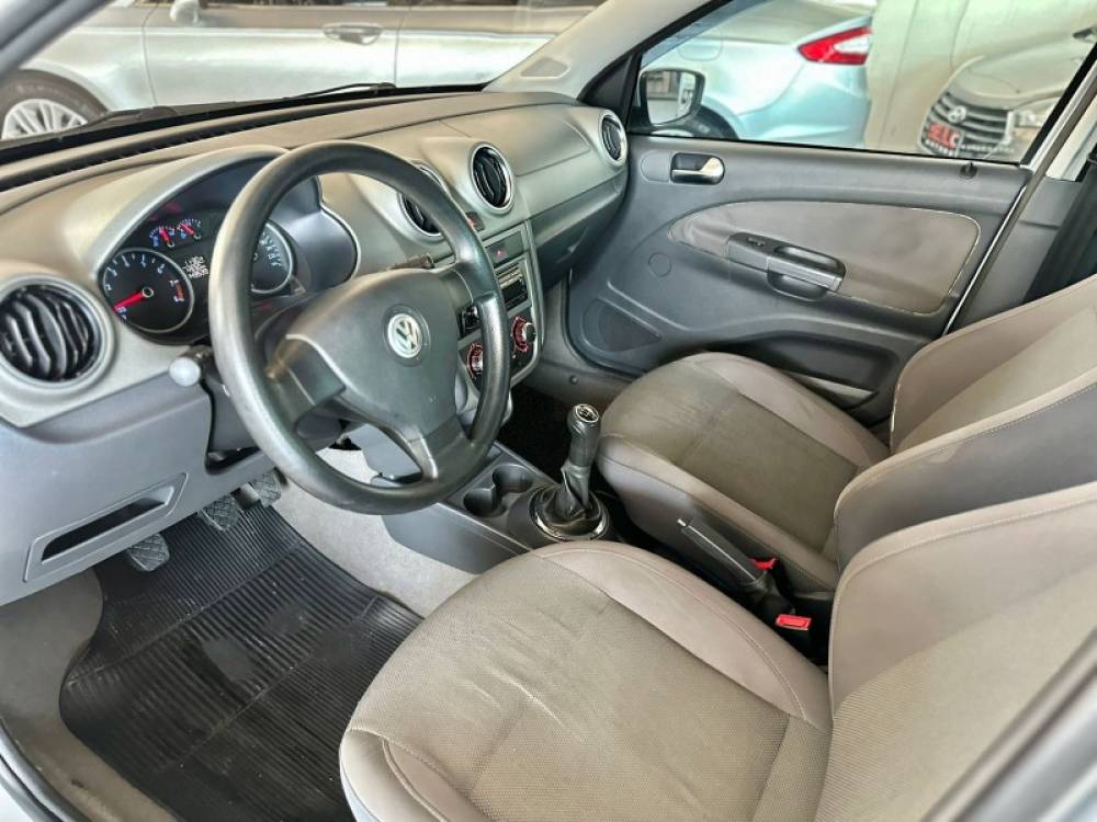 VOLKSWAGEN - VOYAGE - 2009/2010 - Prata - R$ 34.900,00